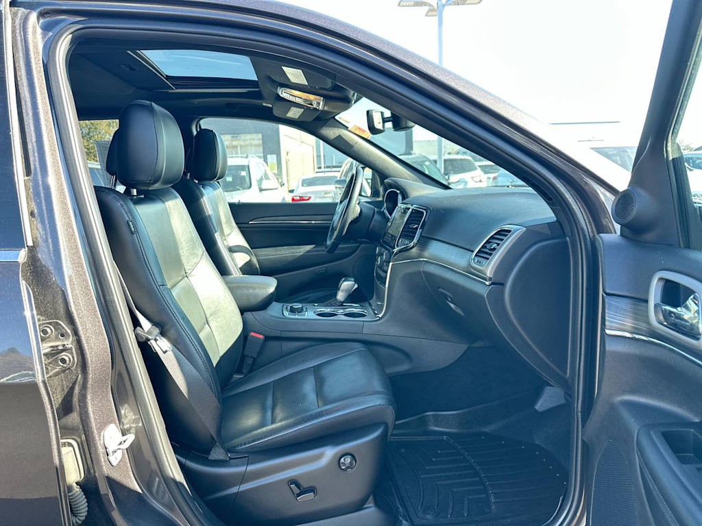 Thumbnail: 2020 Jeep Grand Cherokee - 11