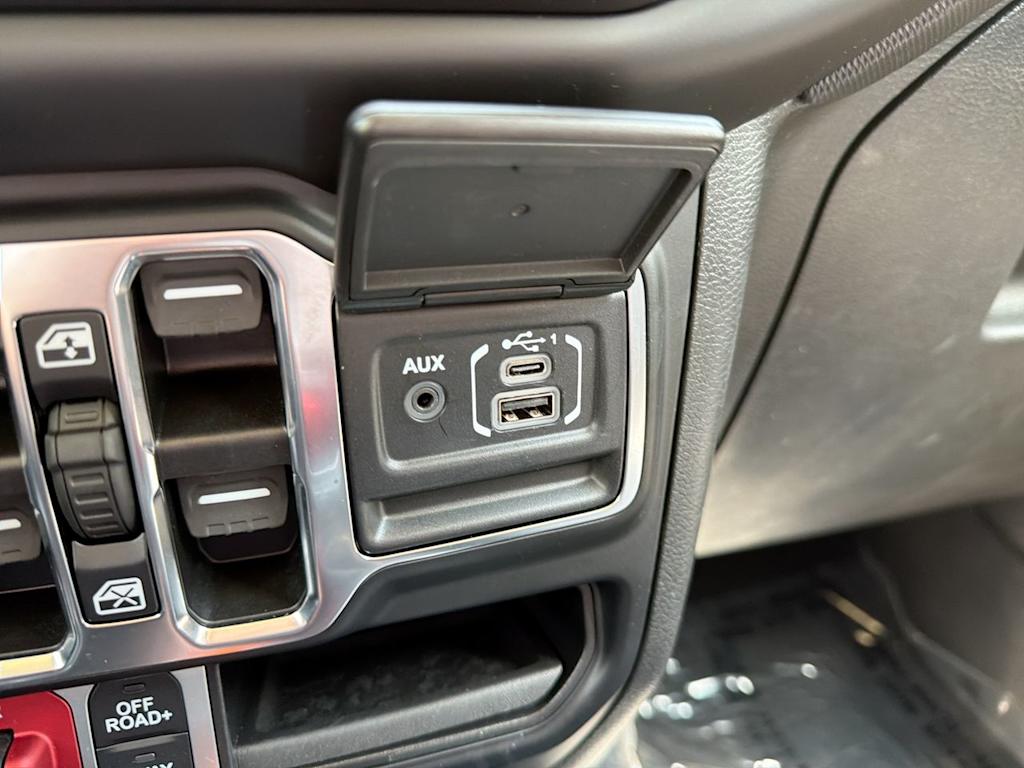 Thumbnail: 2023 Jeep Gladiator - 32