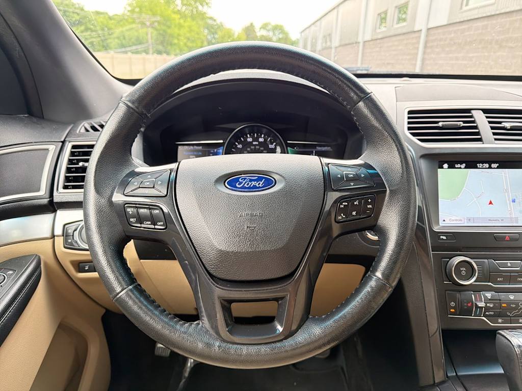 Thumbnail: 2017 Ford Explorer - 9