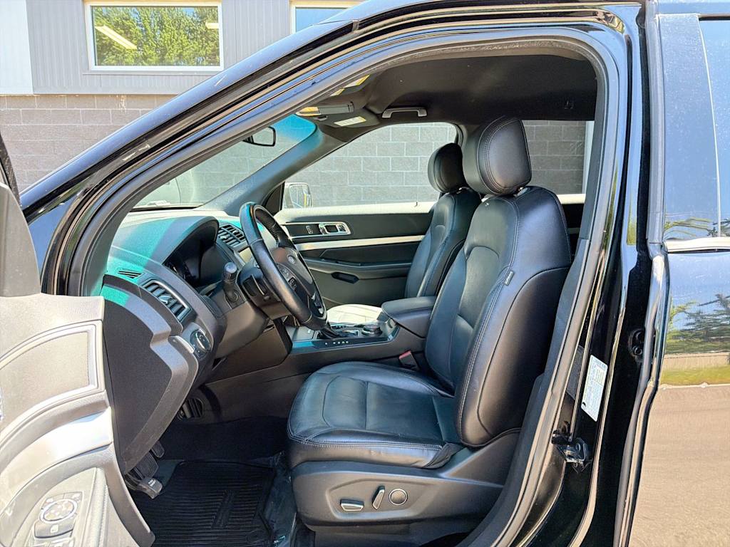 Thumbnail: 2016 Ford Explorer - 10