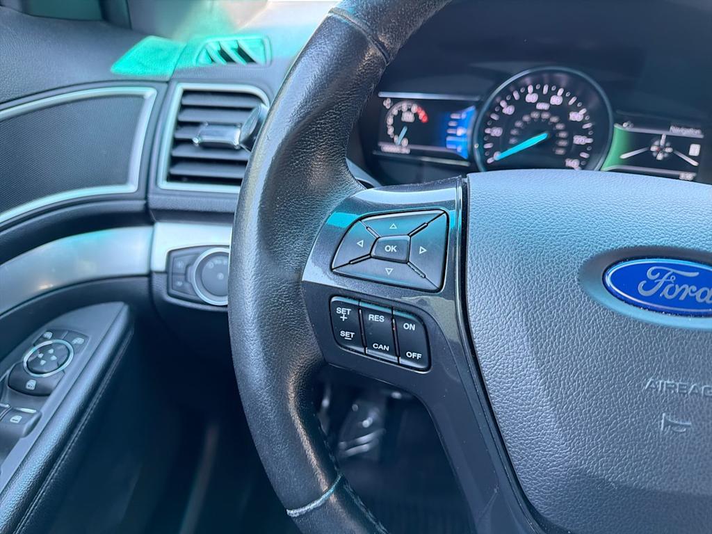 Thumbnail: 2016 Ford Explorer - 32