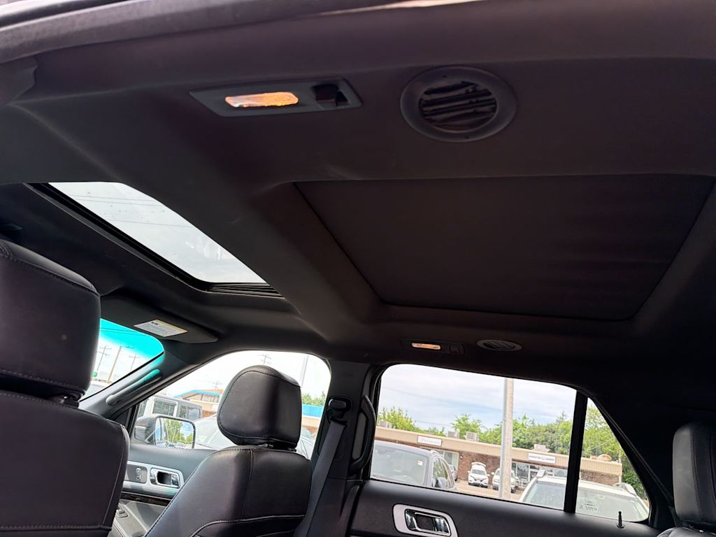 Thumbnail: 2015 Ford Explorer - 30