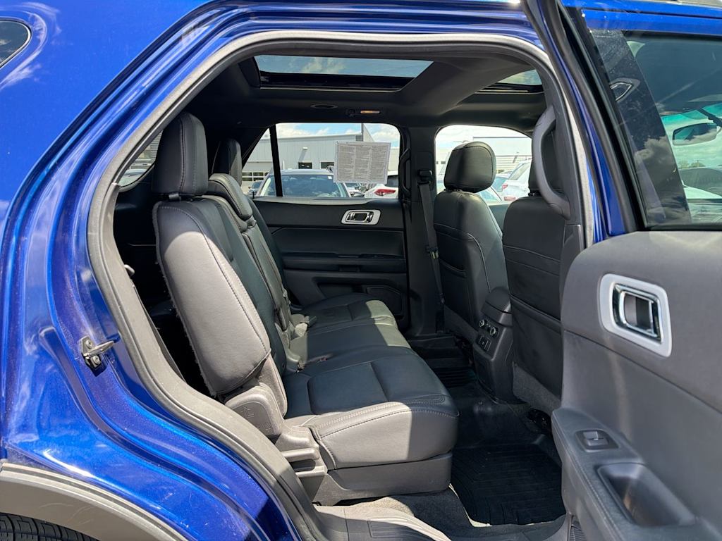 Thumbnail: 2015 Ford Explorer - 32