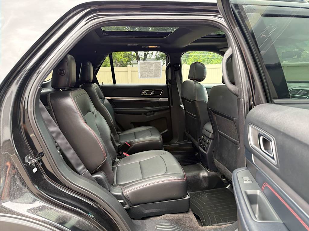Thumbnail: 2017 Ford Explorer - 32