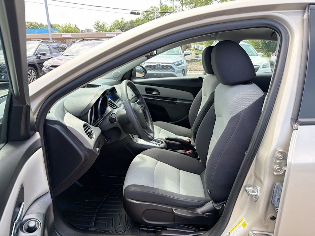 Thumbnail: 2013 Chevrolet Cruze - 10