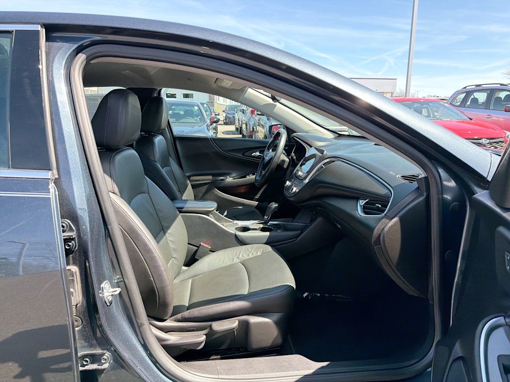 Thumbnail: 2020 Chevrolet Malibu - 10