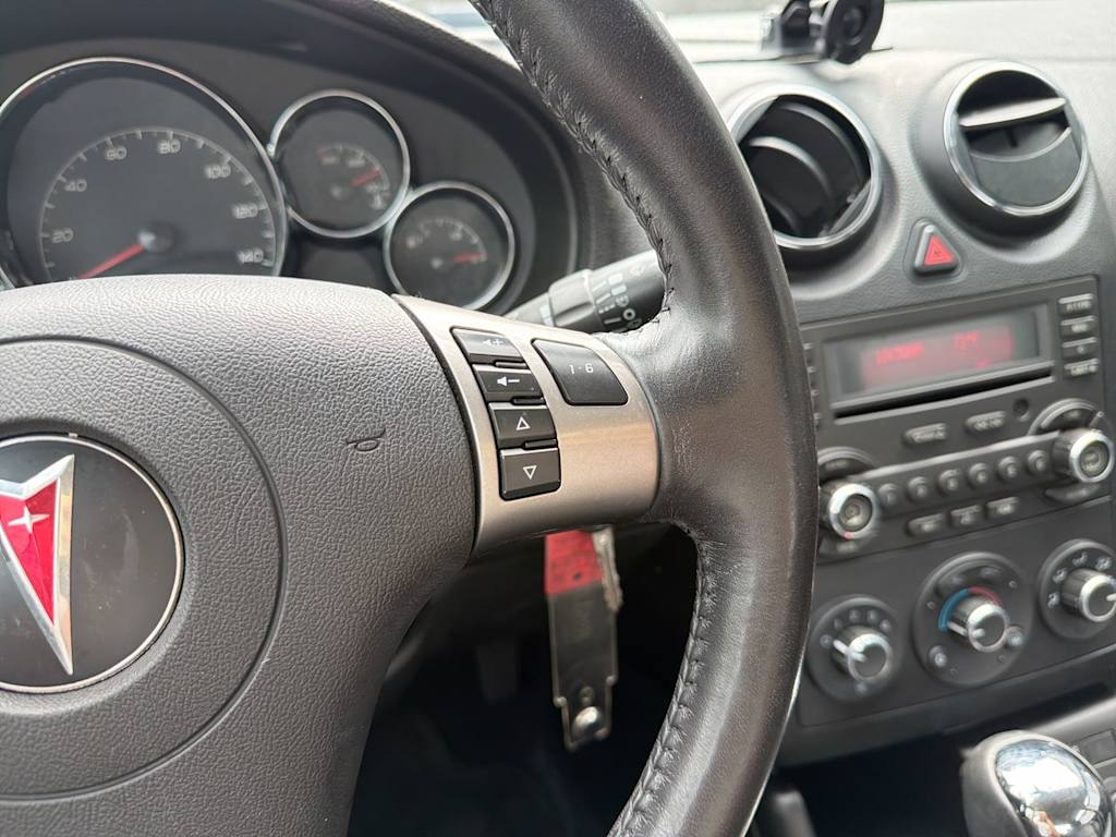 Thumbnail: 2009 Pontiac G6 - 32