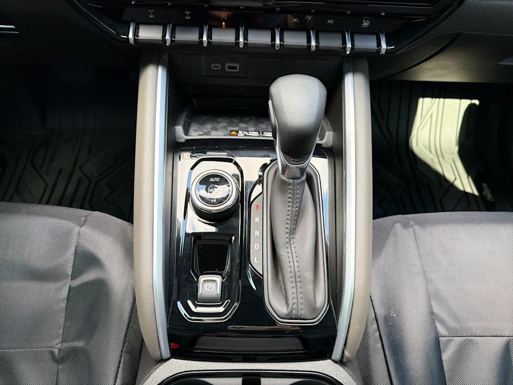 Thumbnail: 2025 Chevrolet Colorado - 36