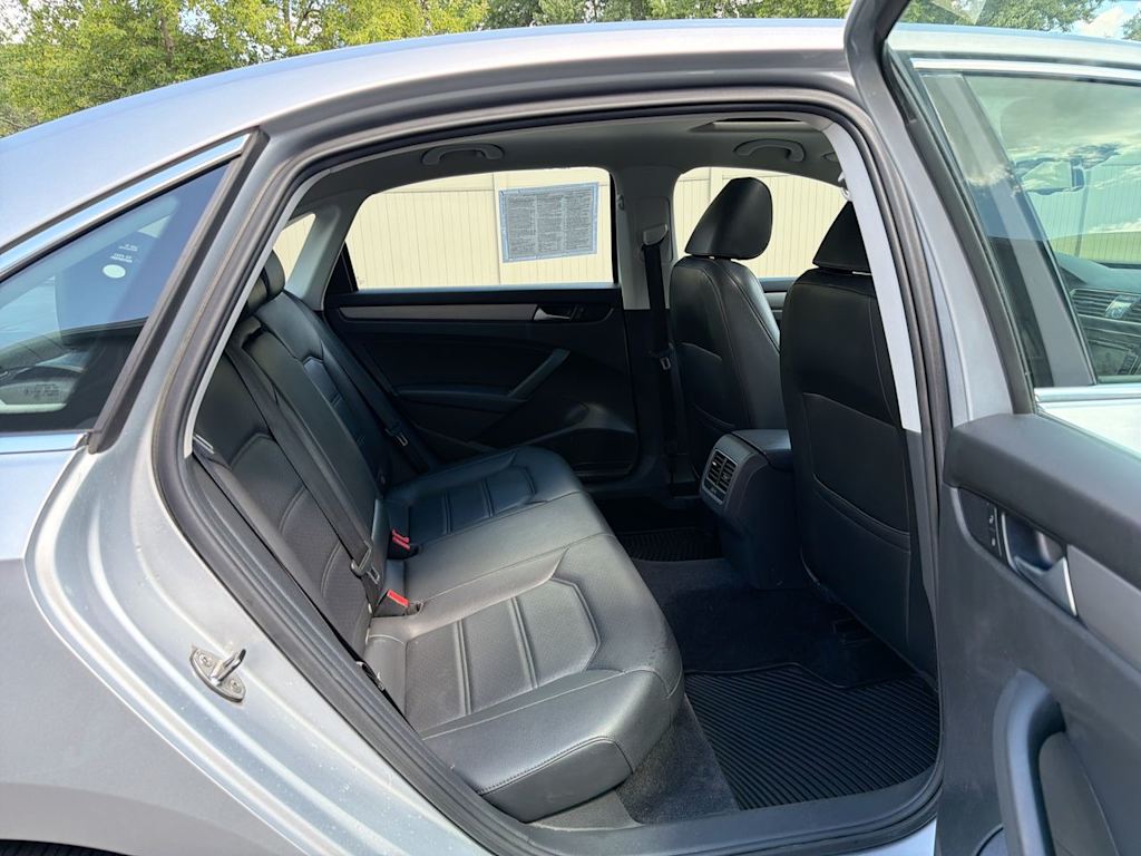 Thumbnail: 2014 Volkswagen Passat - 32