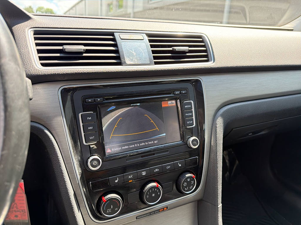 Thumbnail: 2014 Volkswagen Passat - 13