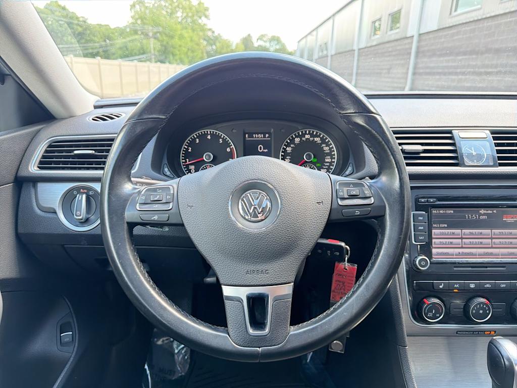 Thumbnail: 2014 Volkswagen Passat - 9