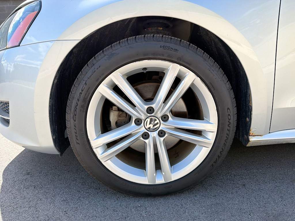 Thumbnail: 2014 Volkswagen Passat - 8