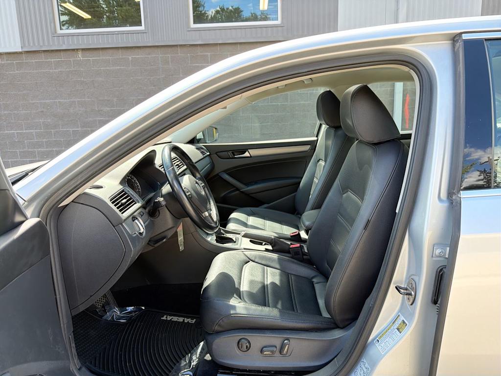 Thumbnail: 2014 Volkswagen Passat - 10