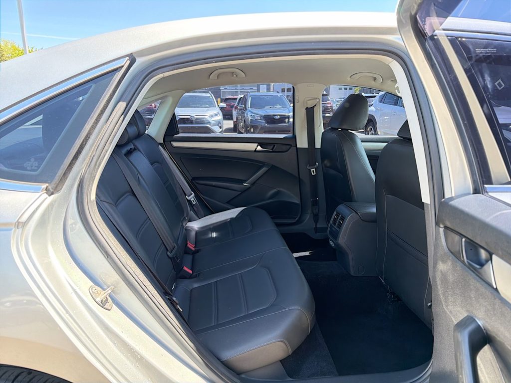 Thumbnail: 2020 Volkswagen Passat - 30
