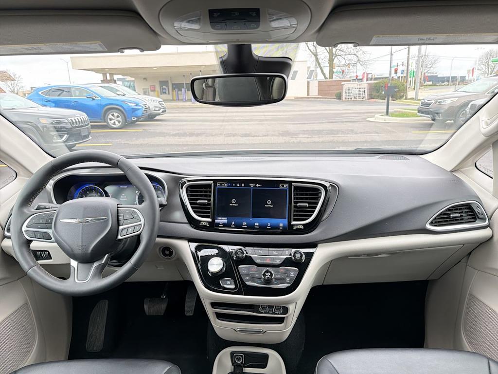 Thumbnail: 2024 Chrysler Pacifica - 2