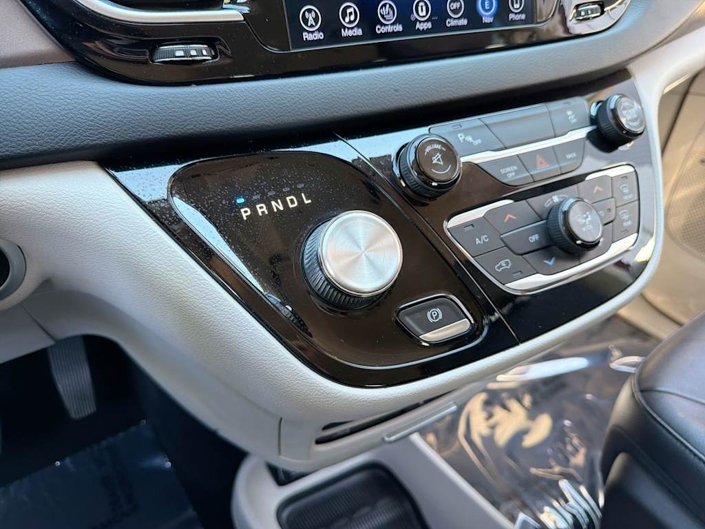Thumbnail: 2017 Chrysler Pacifica - 38