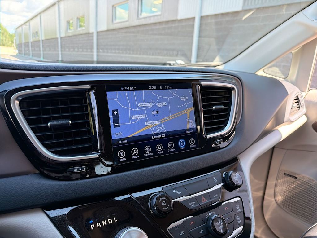 Thumbnail: 2017 Chrysler Pacifica - 13