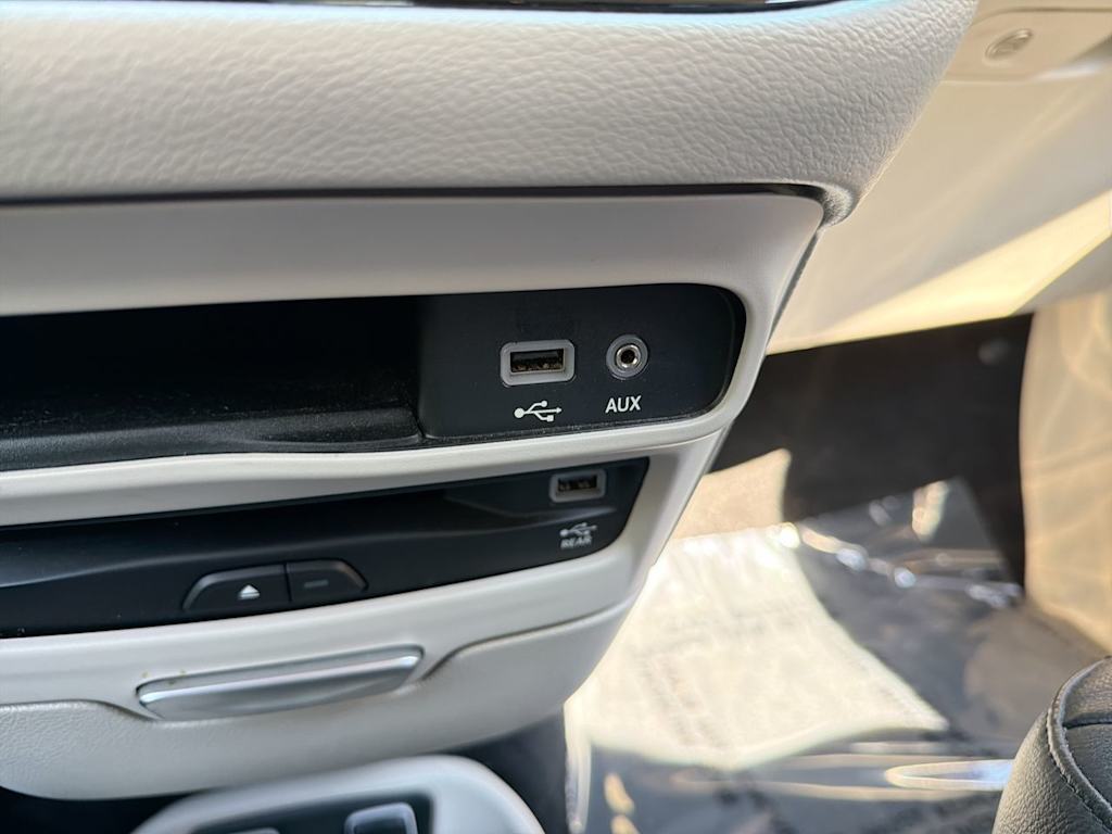 Thumbnail: 2017 Chrysler Pacifica - 37