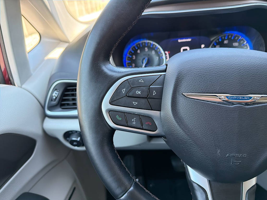 Thumbnail: 2017 Chrysler Pacifica - 33