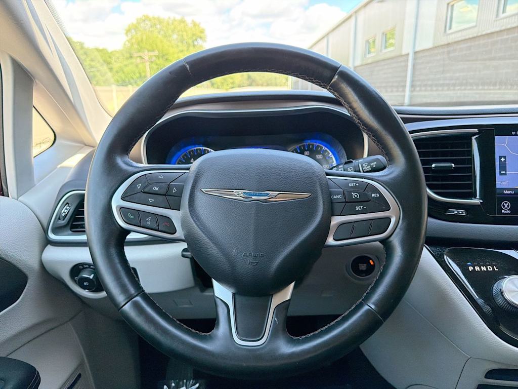 Thumbnail: 2017 Chrysler Pacifica - 12