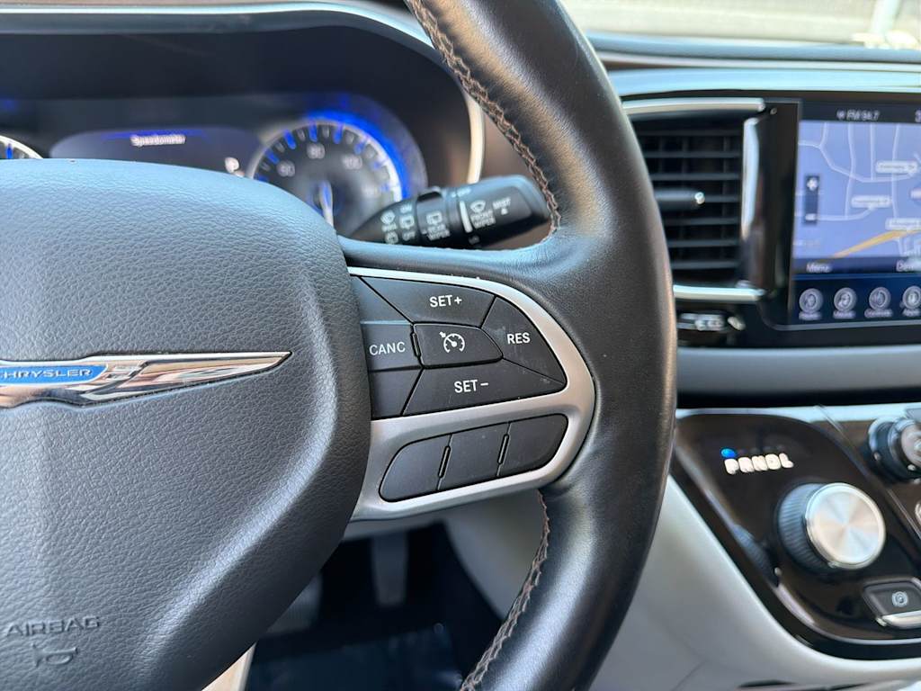 Thumbnail: 2017 Chrysler Pacifica - 34