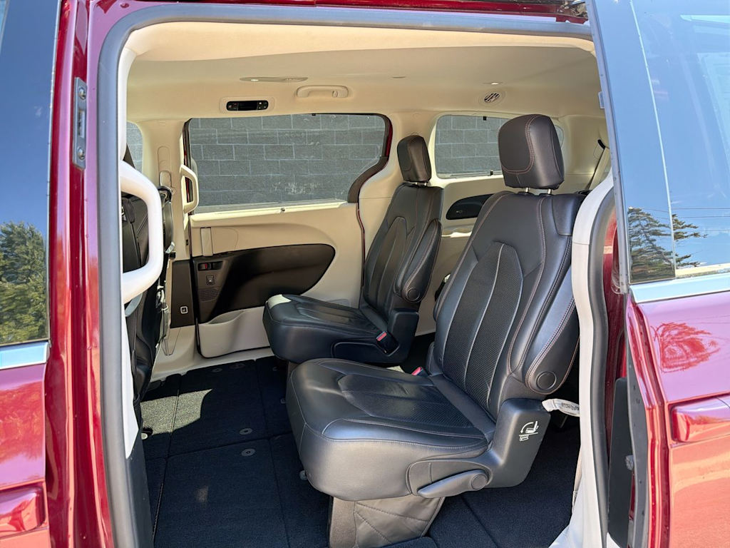 Thumbnail: 2017 Chrysler Pacifica - 11
