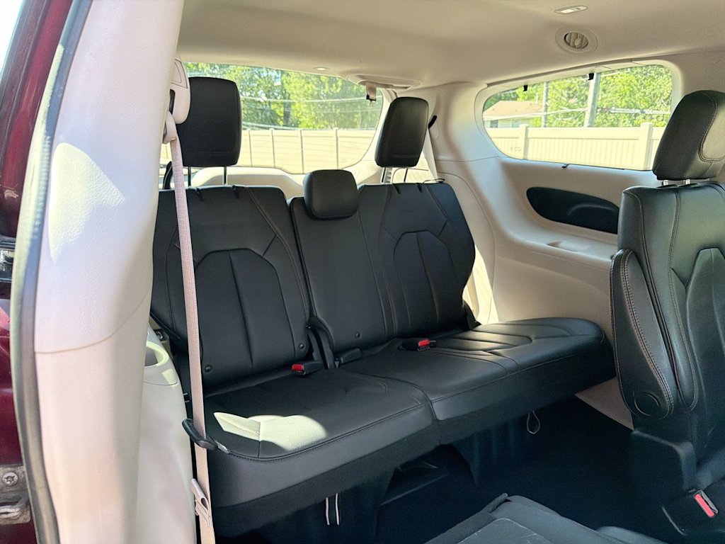 Thumbnail: 2017 Chrysler Pacifica - 31
