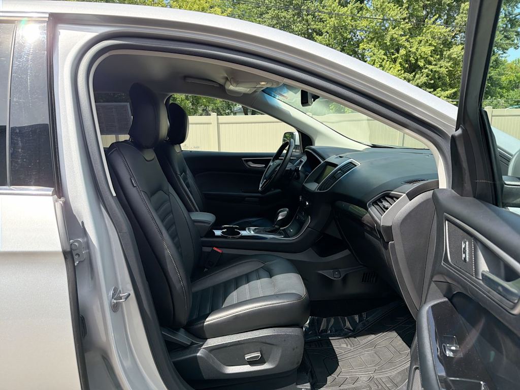 Thumbnail: 2015 Ford Edge - 11