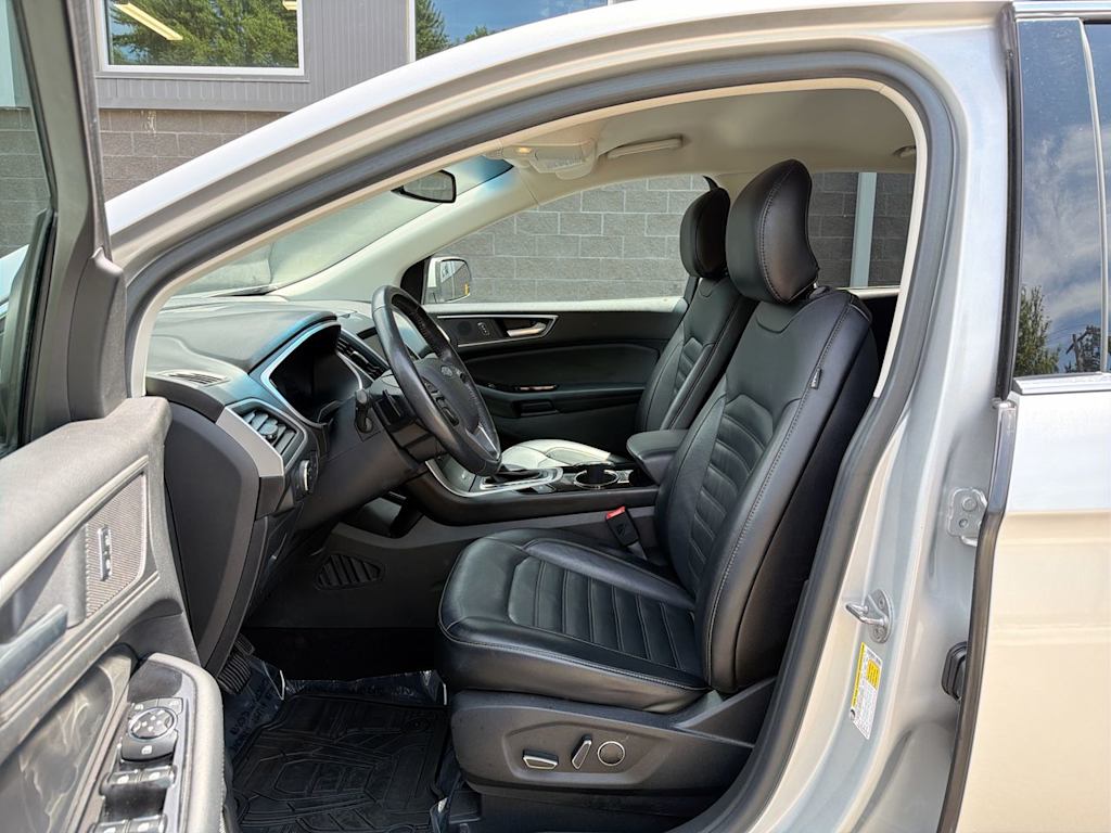 Thumbnail: 2015 Ford Edge - 10