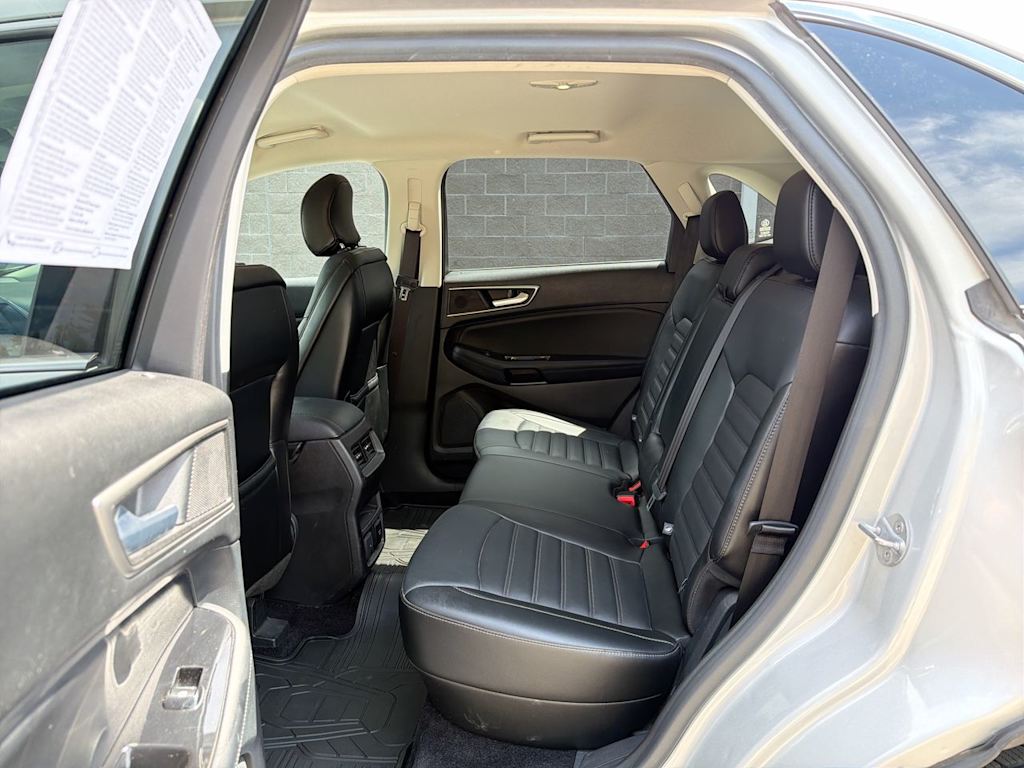 Thumbnail: 2015 Ford Edge - 30