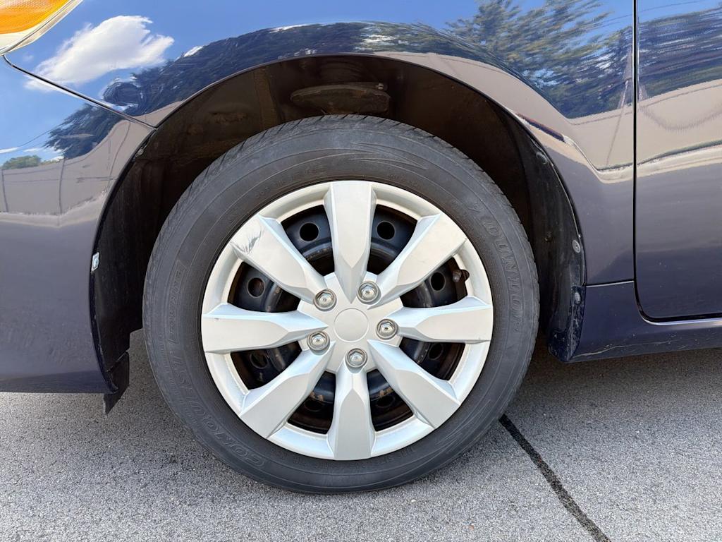 Thumbnail: 2013 Toyota Corolla - 8