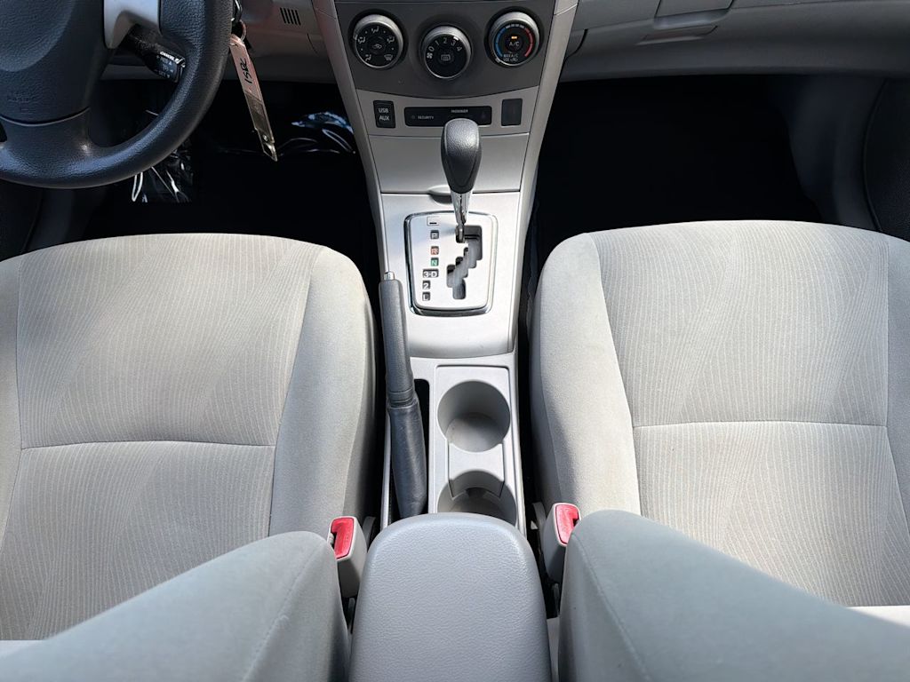 Thumbnail: 2013 Toyota Corolla - 33