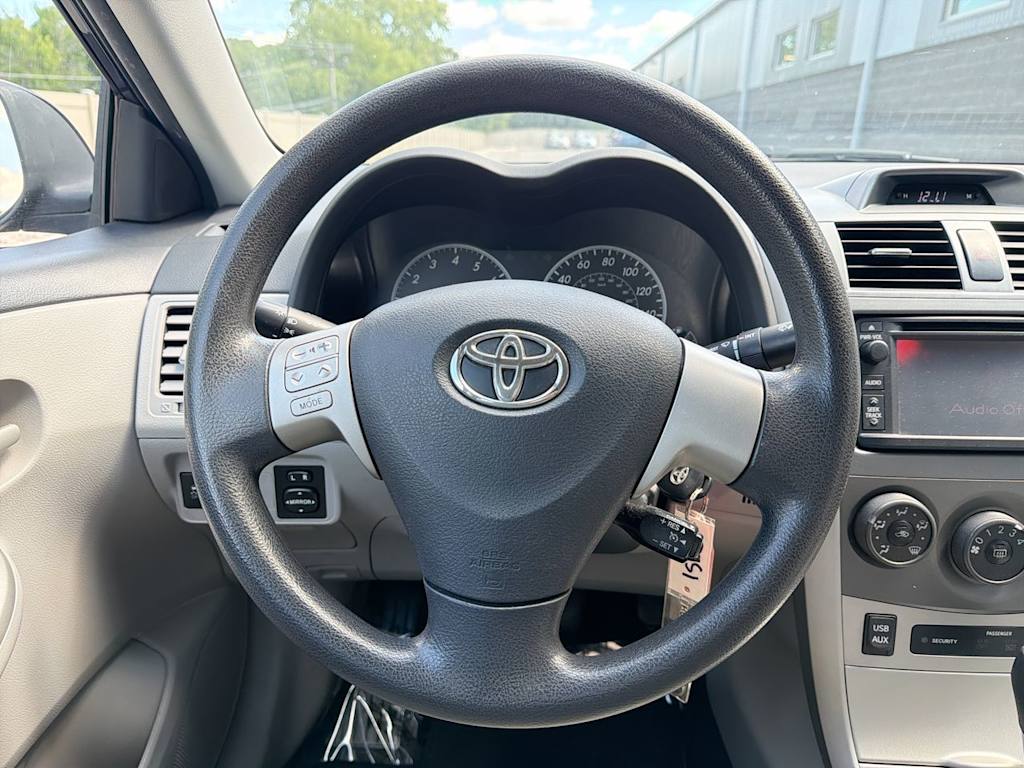 Thumbnail: 2013 Toyota Corolla - 9
