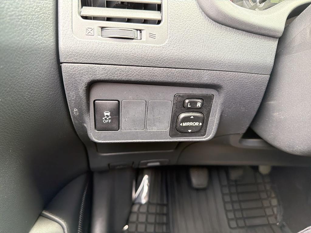 Thumbnail: 2013 Toyota Corolla - 31