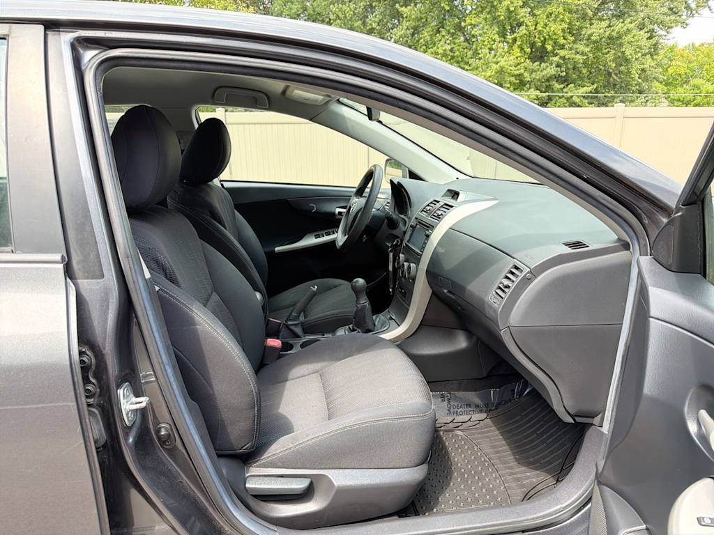 Thumbnail: 2013 Toyota Corolla - 29