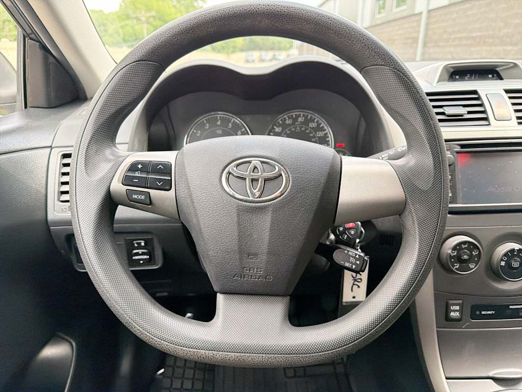 Thumbnail: 2013 Toyota Corolla - 9
