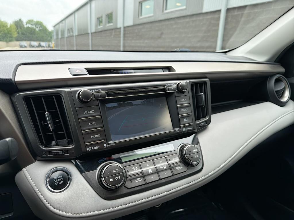 Thumbnail: 2015 Toyota RAV4 - 13