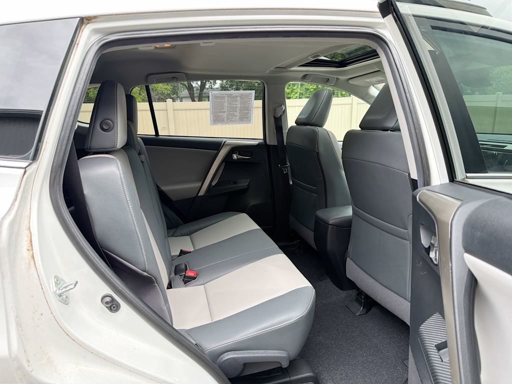 Thumbnail: 2015 Toyota RAV4 - 32