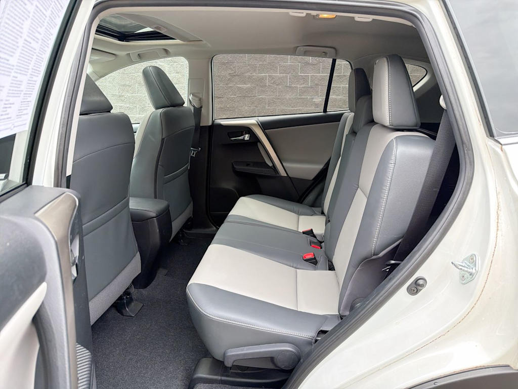 Thumbnail: 2015 Toyota RAV4 - 31