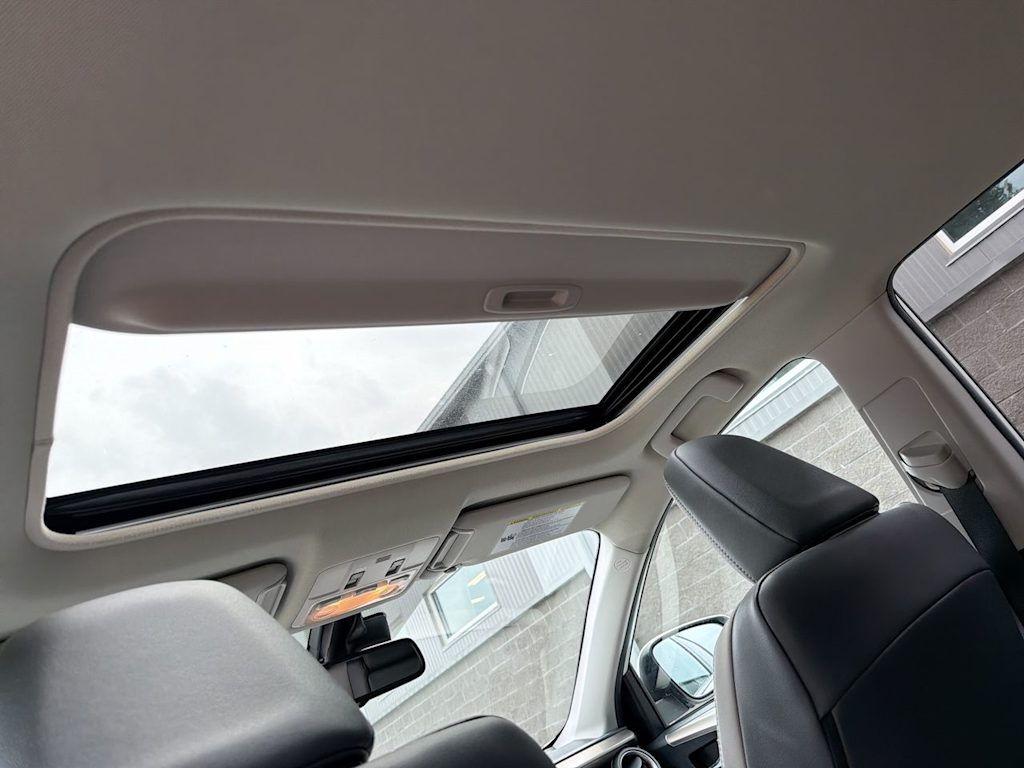Thumbnail: 2015 Toyota RAV4 - 30