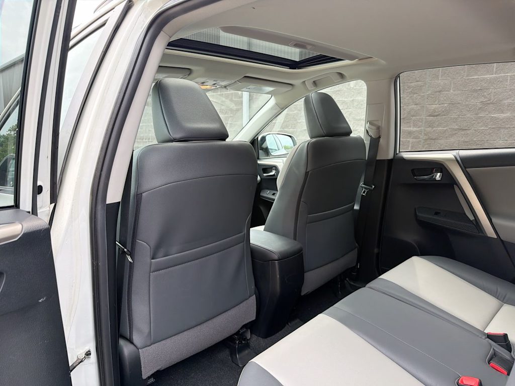 Thumbnail: 2015 Toyota RAV4 - 12