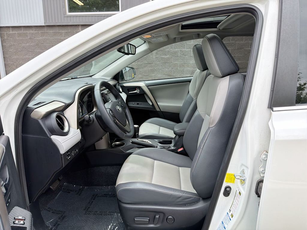 Thumbnail: 2015 Toyota RAV4 - 10