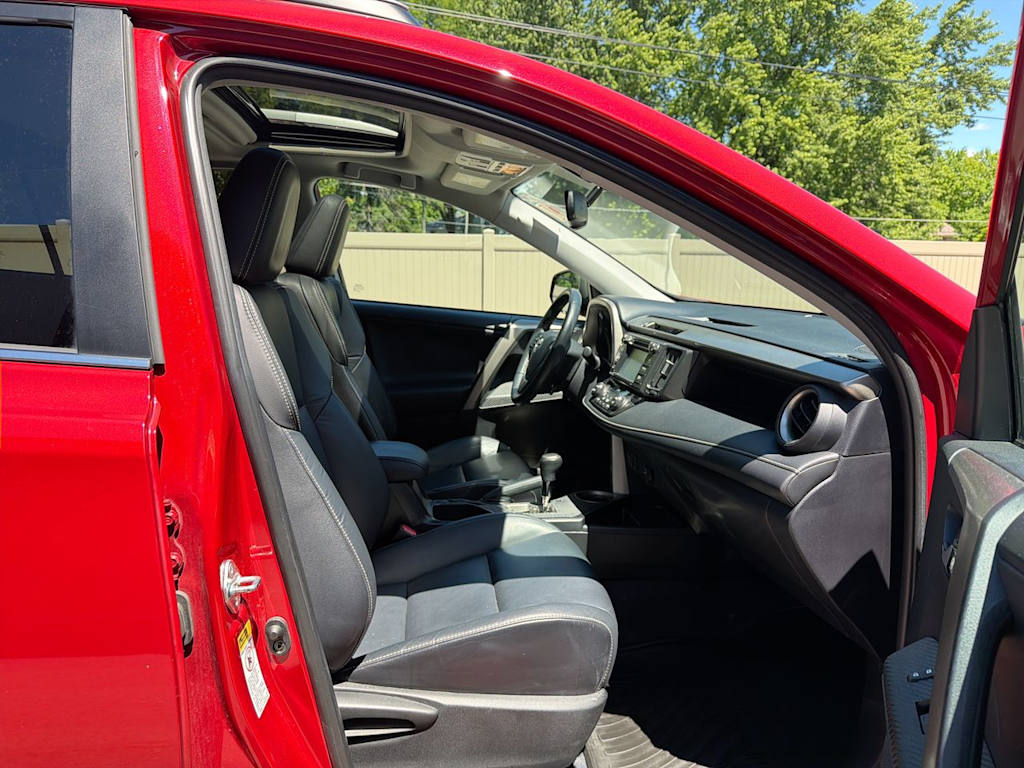 Thumbnail: 2015 Toyota RAV4 - 11