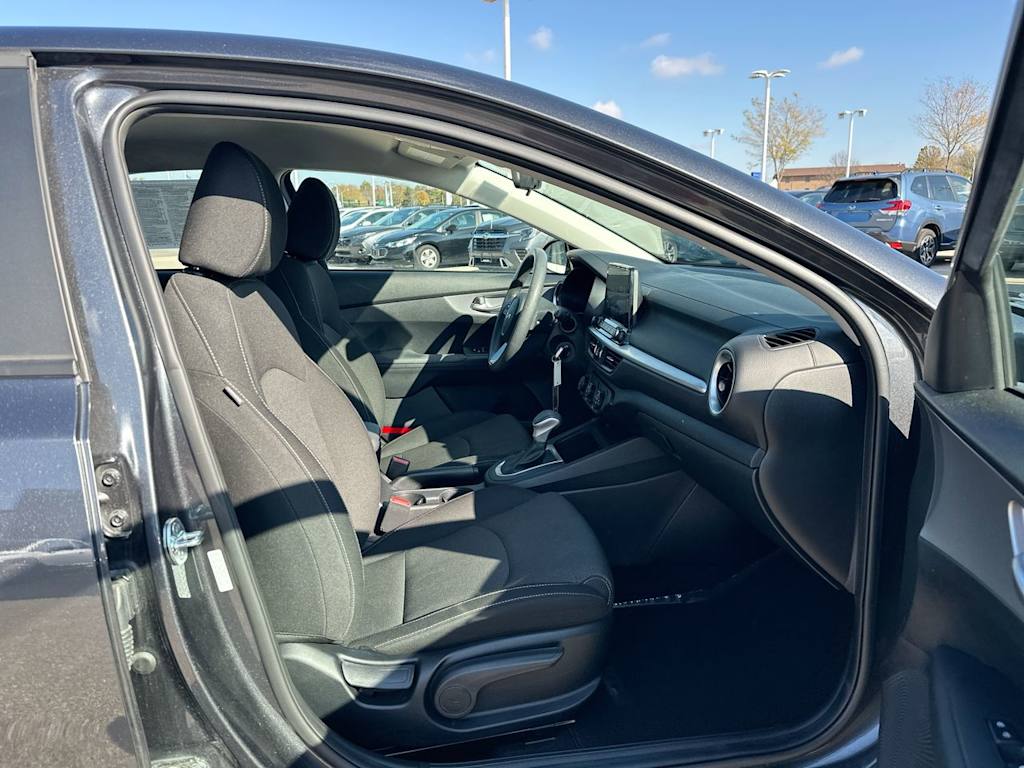 Thumbnail: 2022 Kia Forte - 11