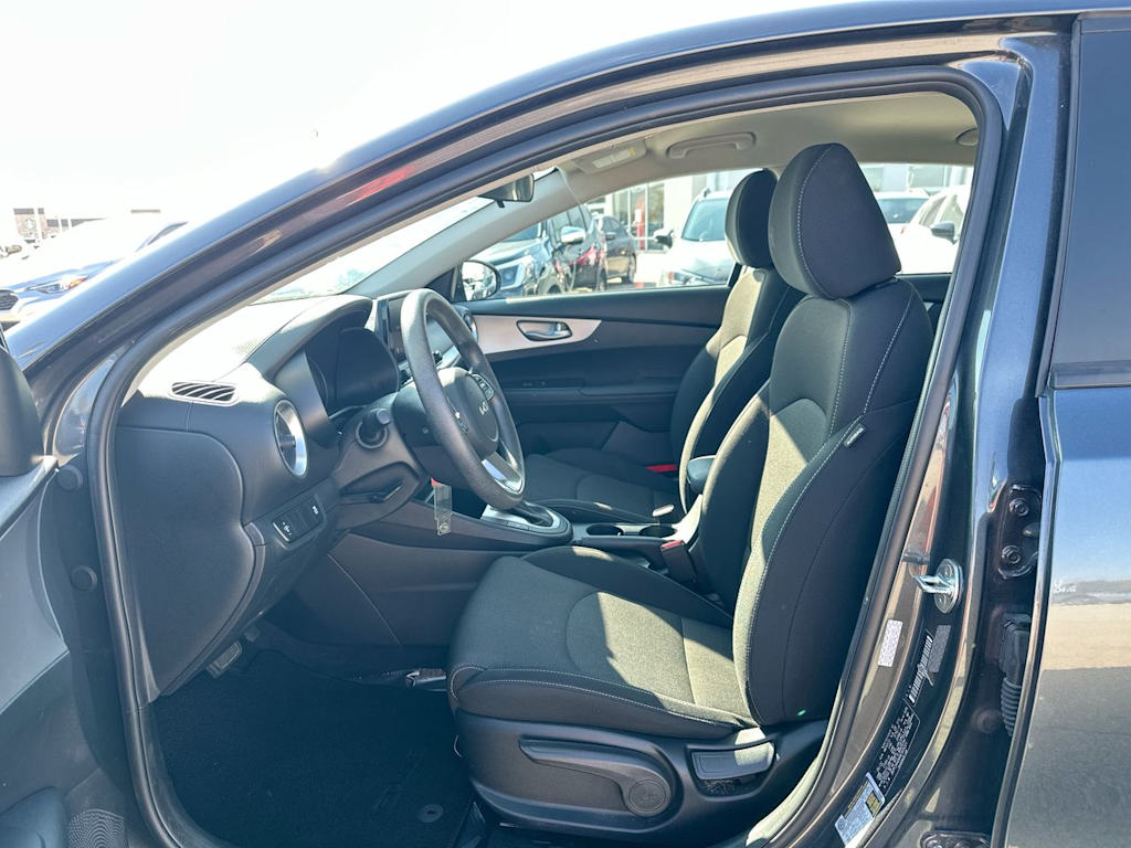 Thumbnail: 2022 Kia Forte - 10