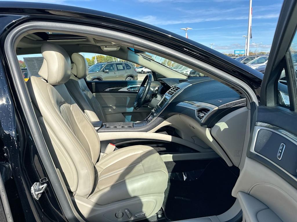 Thumbnail: 2017 Lincoln MKZ - 33