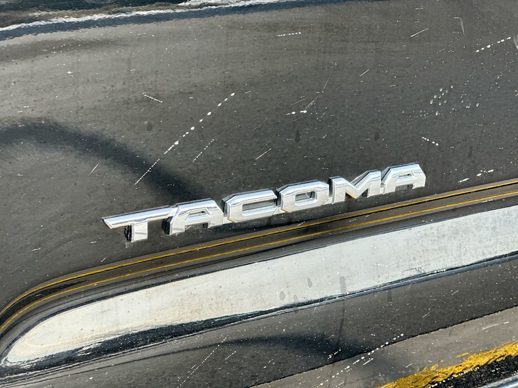 Thumbnail: 2016 Toyota Tacoma - 7
