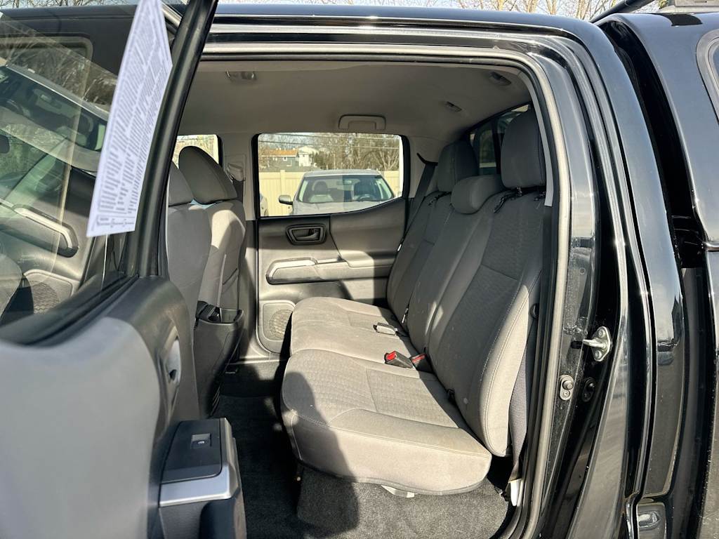 Thumbnail: 2016 Toyota Tacoma - 30