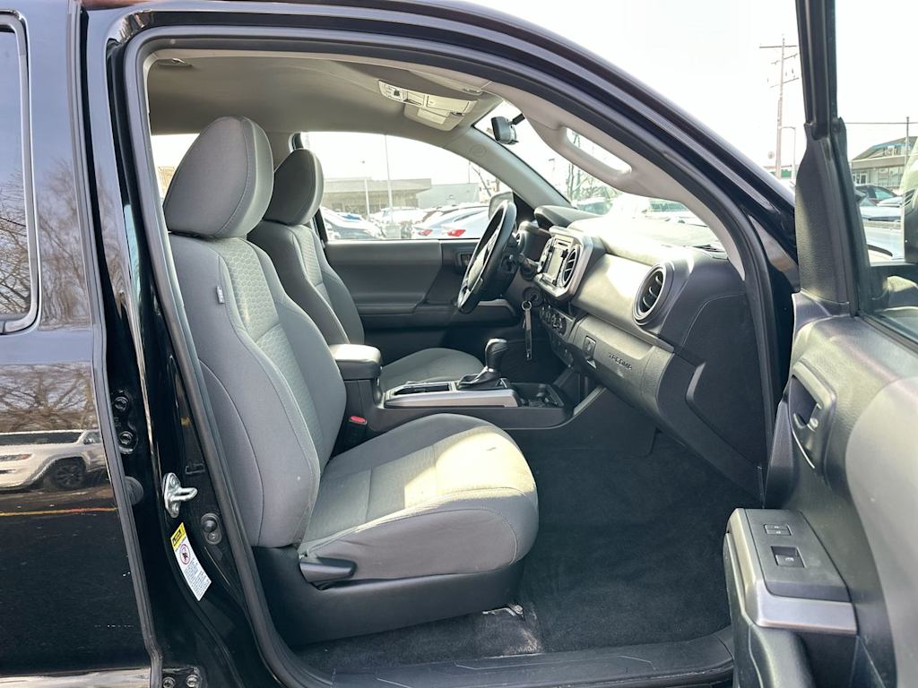 Thumbnail: 2016 Toyota Tacoma - 11