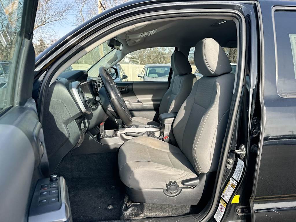 Thumbnail: 2016 Toyota Tacoma - 10